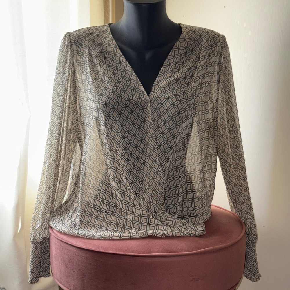 Elegant Women's Patterned Blouse in Black and Cream
